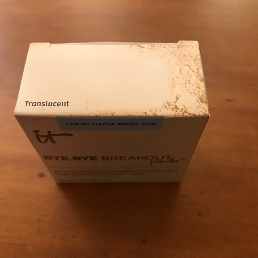 It Translucent Setting Powder - image 2